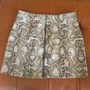 Snake Print Mini Skirt Size: M